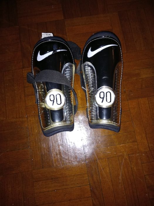Caneleiras de futebol nike