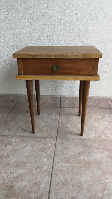 Mesa de cabeceira