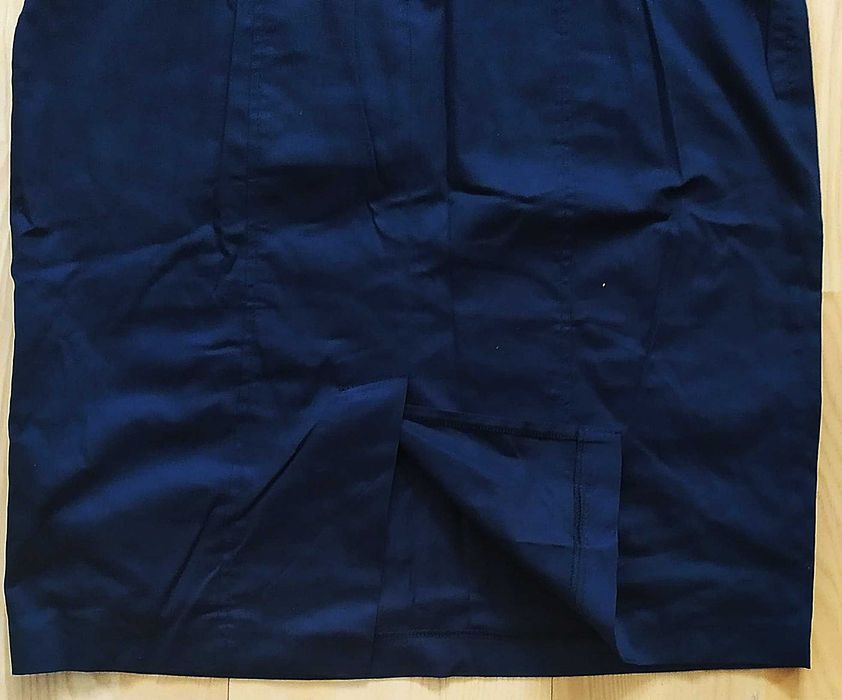 Granatowa sukienka biurowa