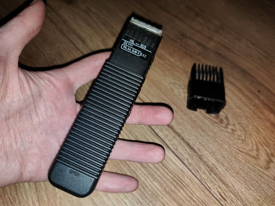 Trymer podróżny HL-303 Zasilanie bateryjne 2хAA