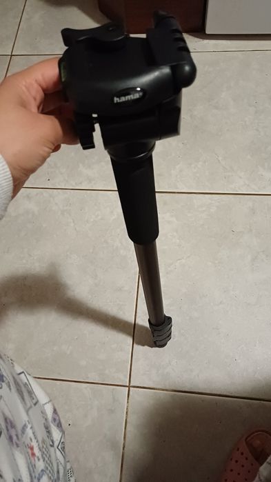 Canon  EOS 77D com vários acessórios