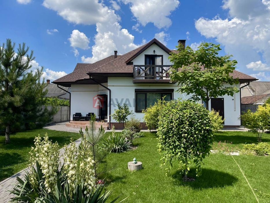 Продам уютный дом 246 м2 со своим выходом к речке в Новоалександровке