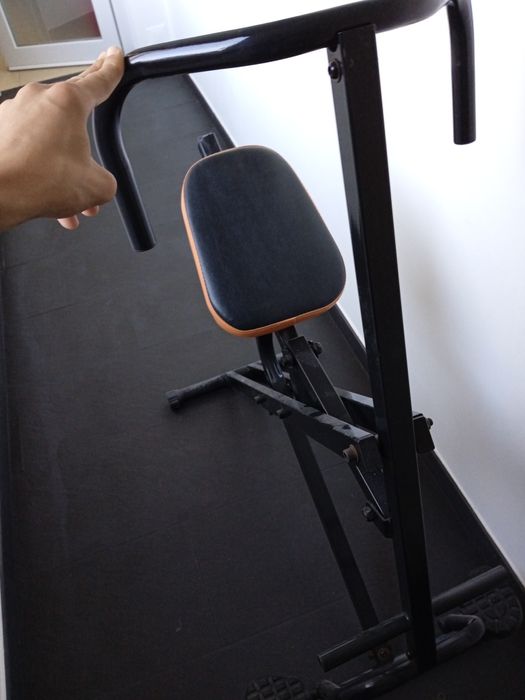 Máquina fitness corpo todo e movimentação