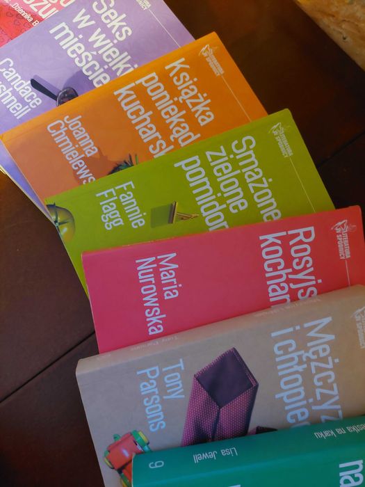 Książki - literatura kobieca.