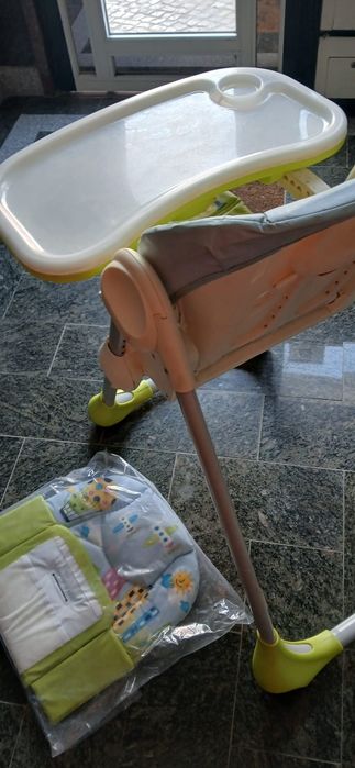 Banheira e Cadeira de Refeição Bebé
