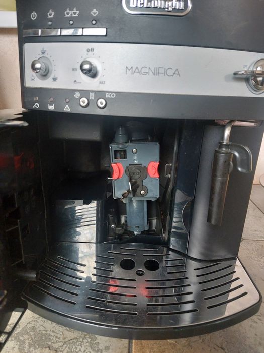 Кофемашина DeLonghi ESAM 3000 B Magnifica