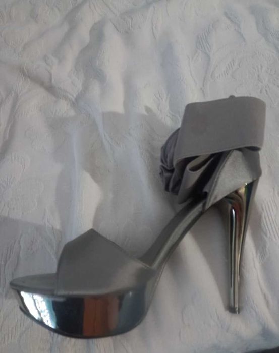 Sandálias altas n 37 novas