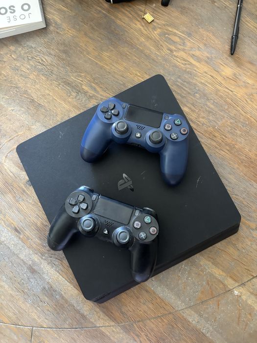 ps4 slim 500 g  pouco usada