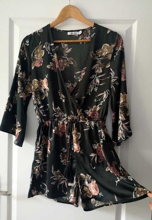 Kombinezon NA-KD 36 krótki zielony w kwiaty