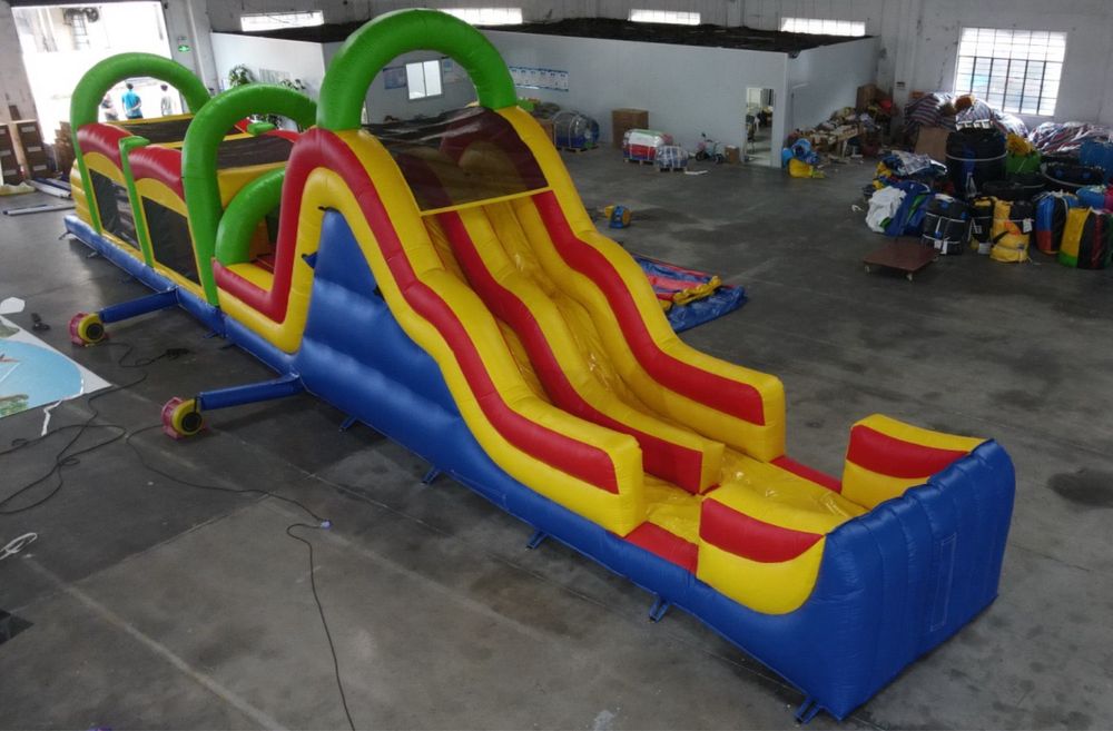 Insuflável mega pista de obstáculos - PVC - novo