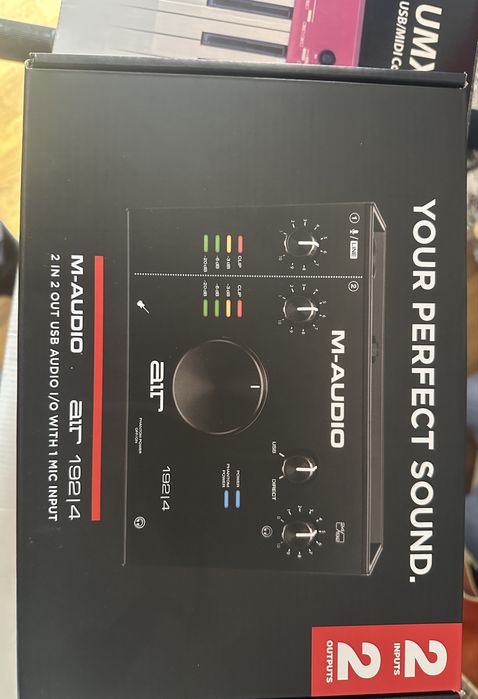 “Kit Home Studio – MIDI Keyboard + Interface de Áudio + Suporte”