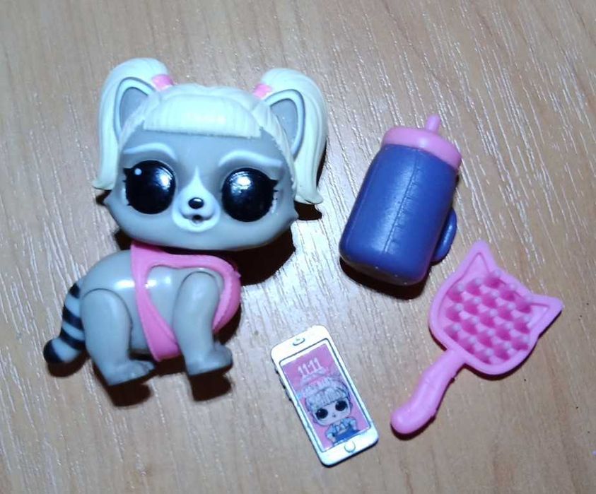 LOL Snow Disco Fluffy Pets, улюбленець єнотик