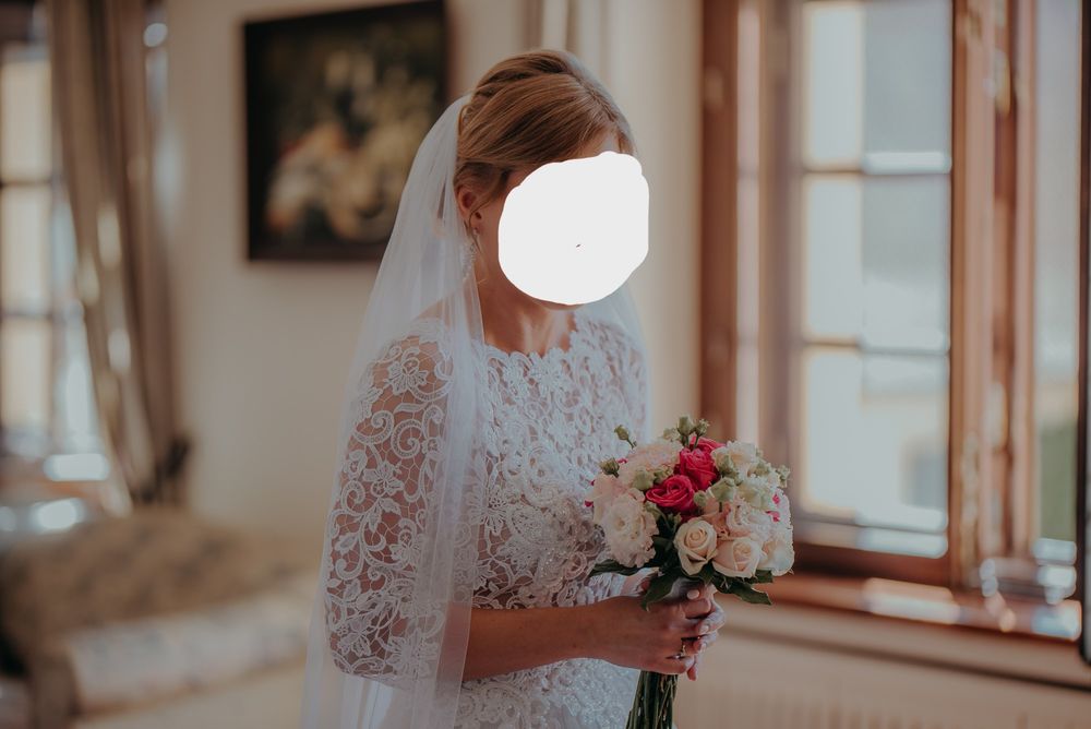 Zestaw: koronkowa suknia ślubna + halka + welon