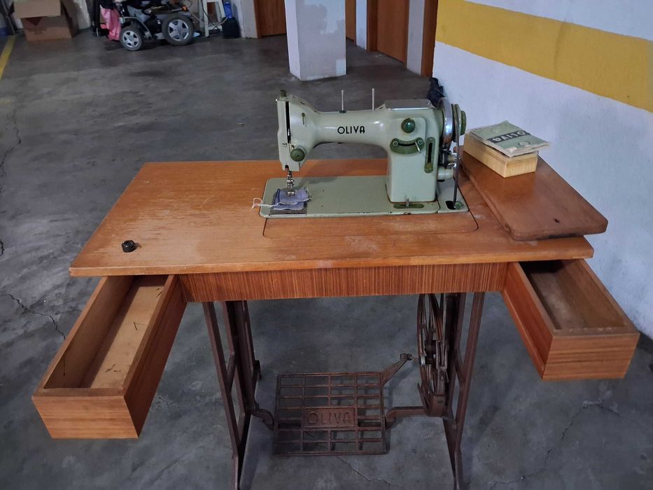 Máquina de costura Oliva