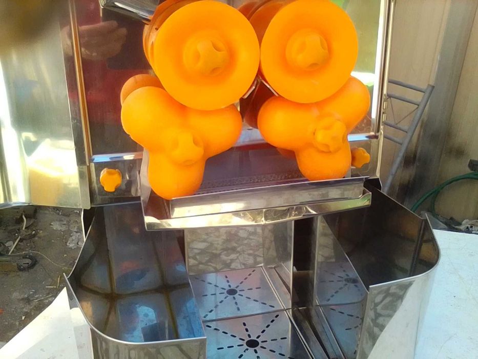 MAQUINA DE SUMOS CITRINOS ESPREMEDOR  ZUNATUR