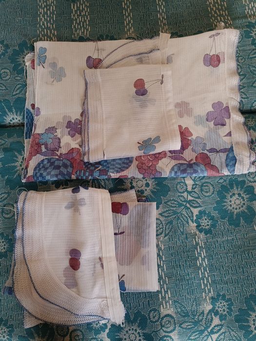 Нові штори на вікно кухні.