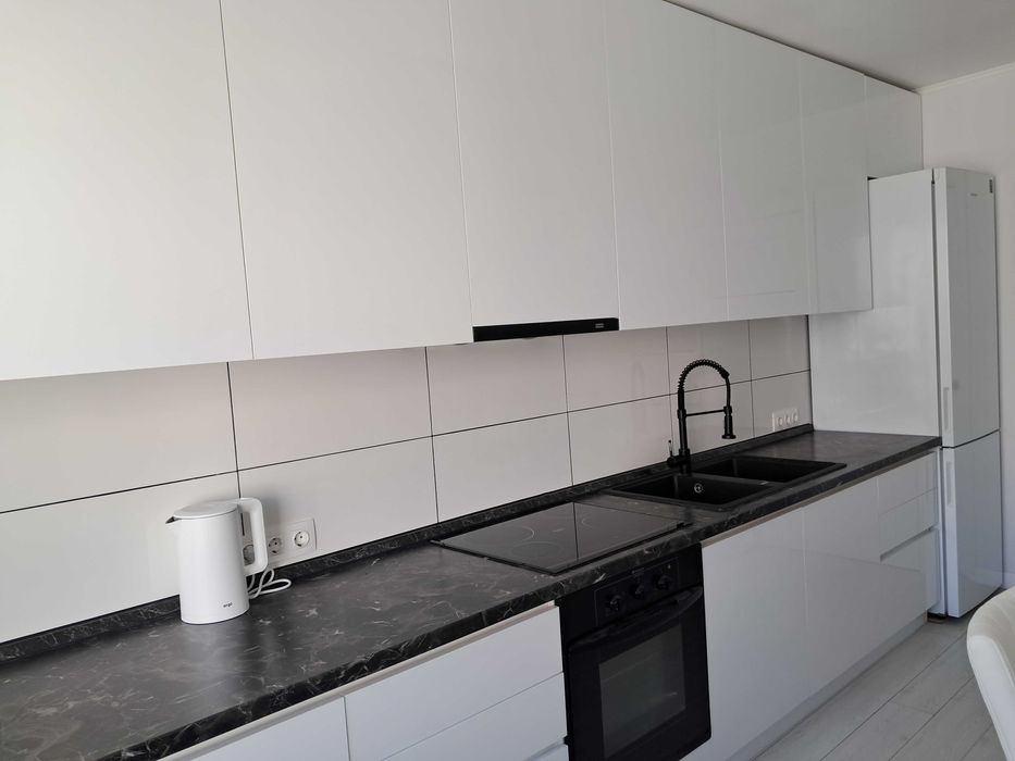 Продаж видова 1 кімнатної на Бажана 24/1