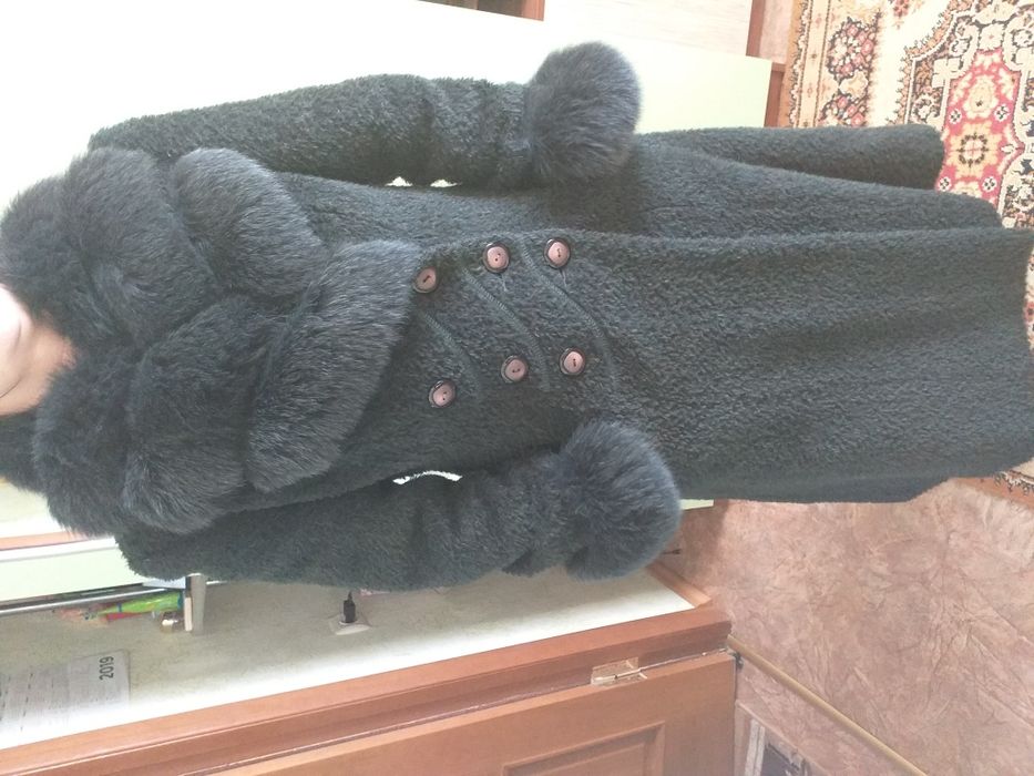 Продам зимове пальто з коміром натурального хутра, розмір 48