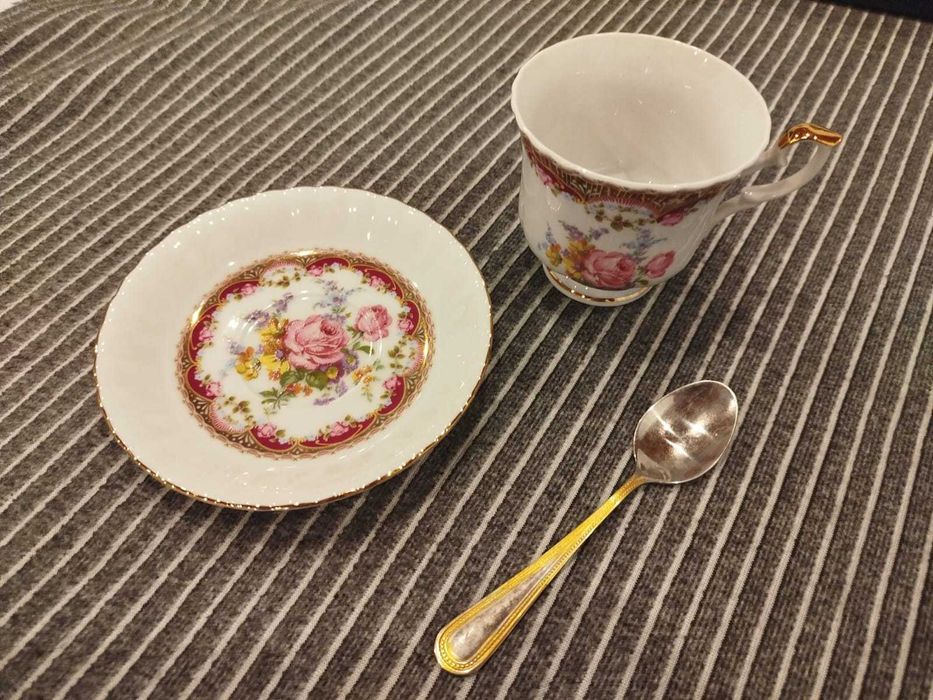 Conjunto de 2 chávenas de chá com pires em porcelana Limoges NP 2088 (e colher)
