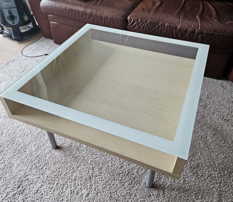 Szklany stolik kawowy