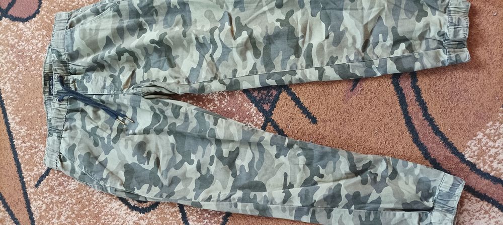 Spodnie Cropp jogger