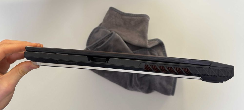 ASUS ROG Strix G731GW RTX 2070 | i7-9750H | 17,3 | 16 GB RAM | 512 GB