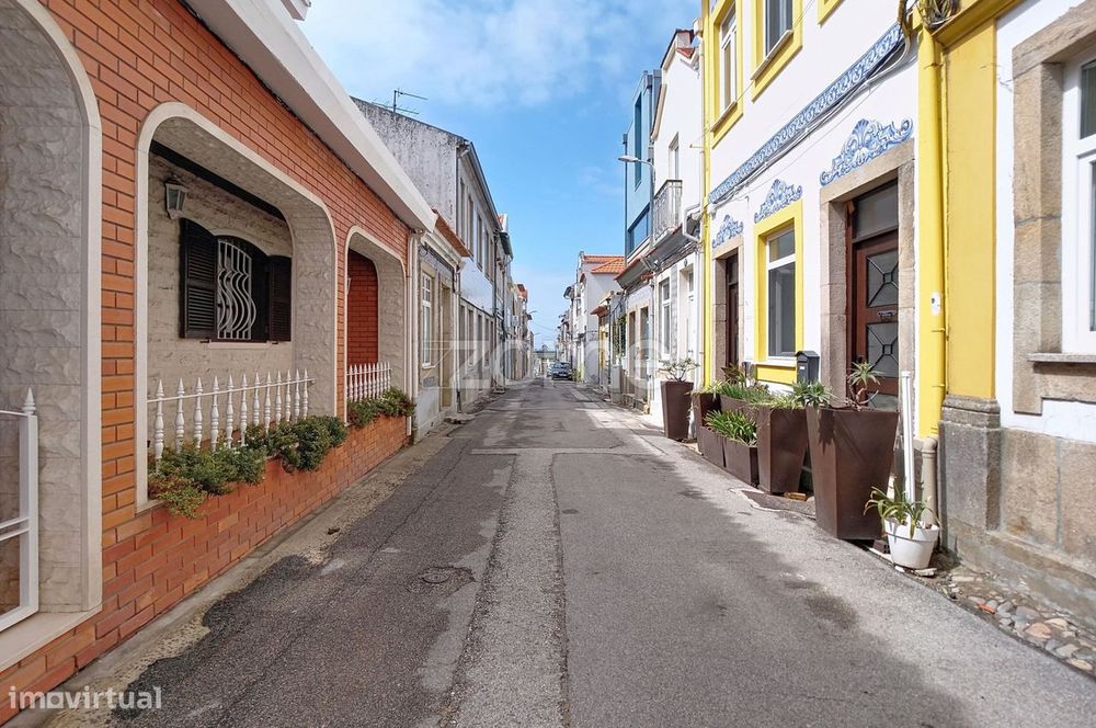 Moradia para reabilitação no coração da Beira Mar - Aveiro