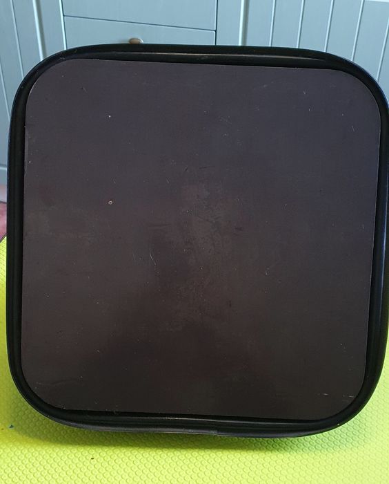 Автомобильное магнитное крепление для лыж.