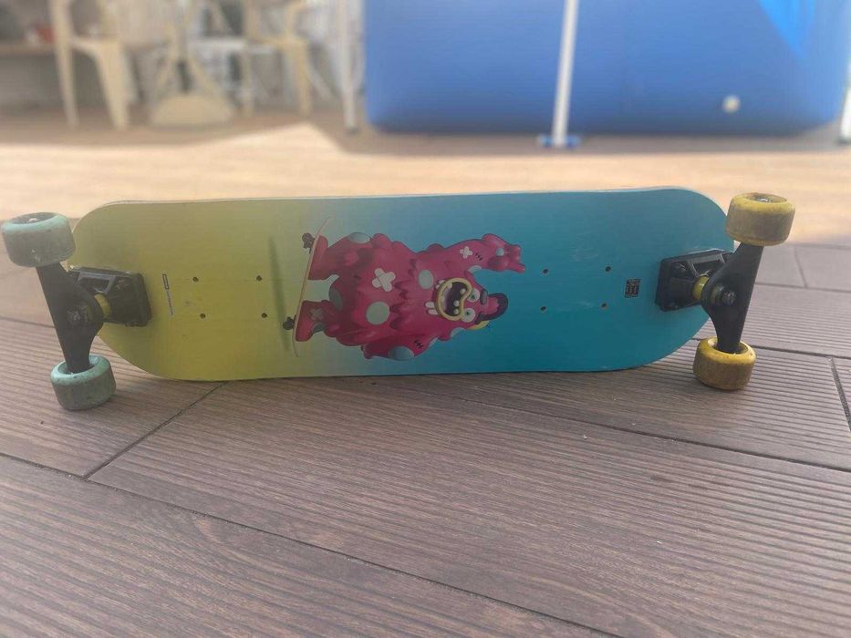 Skate Completo com Design Colorido