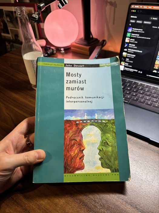 Mosty zamiast murów. Podręcznik  komunikacji intpers. John Stewart