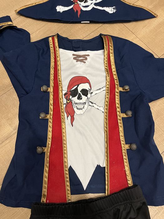 Kostium Pirata dla dziecka 5–6 lat – 3-częściowy zestaw – jak nowy!