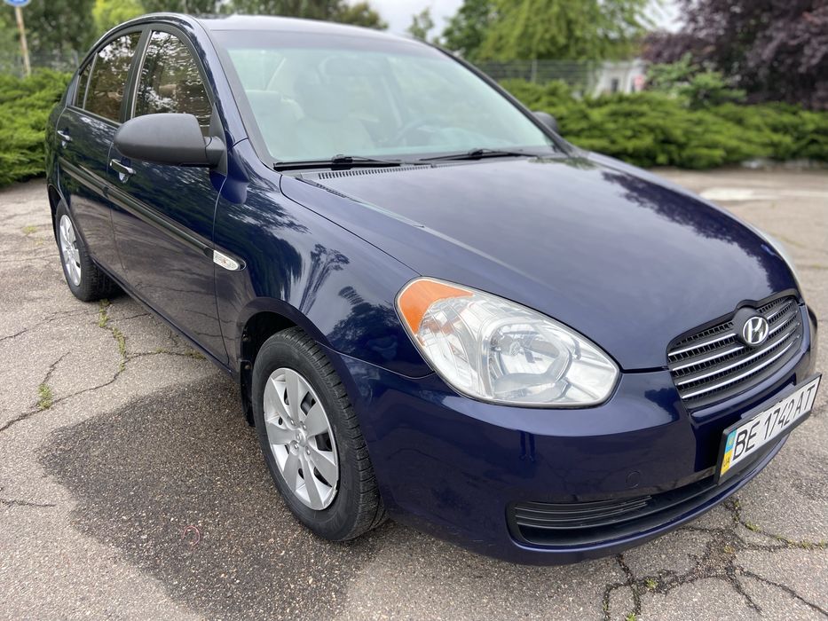 Продам HYUNDAI 97 т ПРОБЕГ состояние идеальное