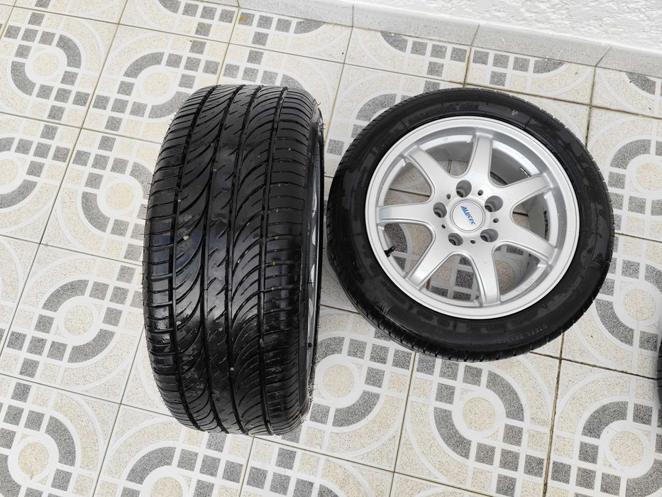 Conjunto de 4 Jantes 16 Alutec com pneus 205/50 R16 semi novos.