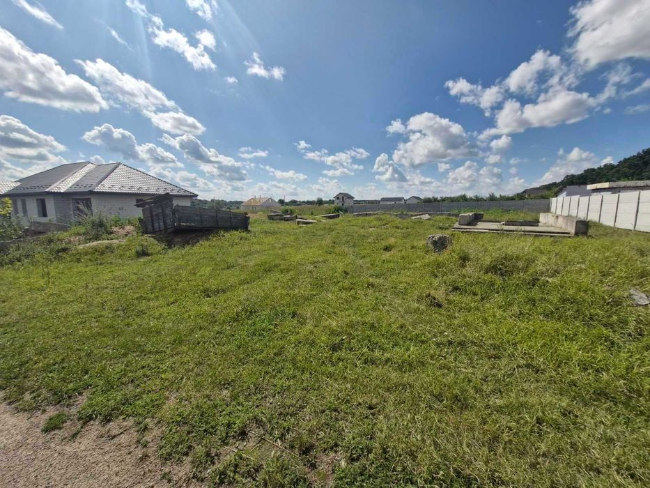 Продаж ділянки під житлову забудову в Бохониках