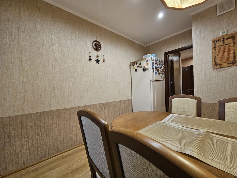 Продам 3 к квартиру на Тополе в кирпичном доме