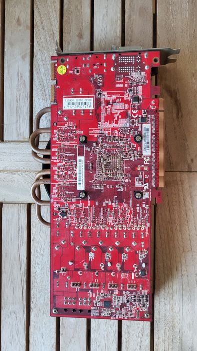 Gráfica  RADEON  5850
