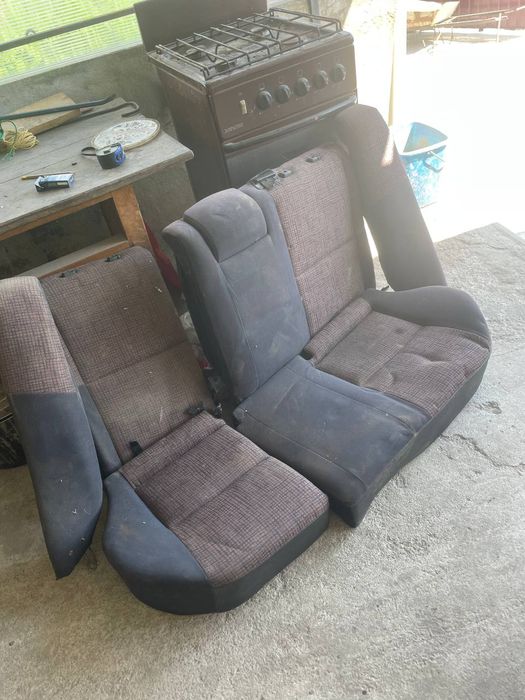 Задні сідушки до авто.