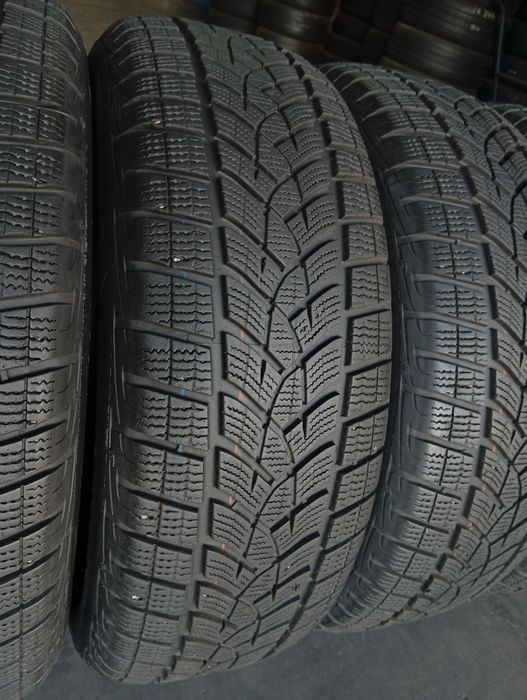 R18 225 60 Goodyear Ultragrip performance  шини зимові