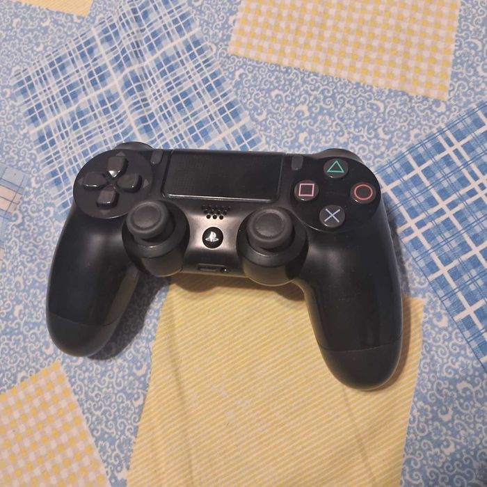 продам Playstation 4 slim 500 gb
