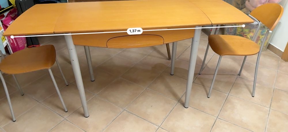 Mesa extensivel cozinha e duas cadeiras