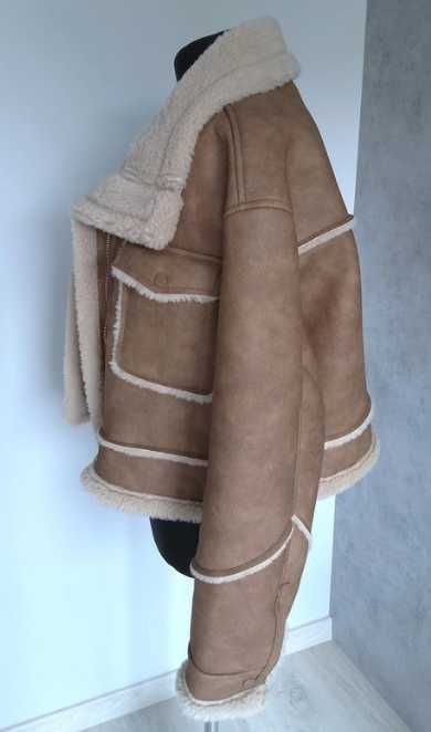 Bershka Jasnobrązowa kurtka damska r. M z imitacji zamszu kożuszek