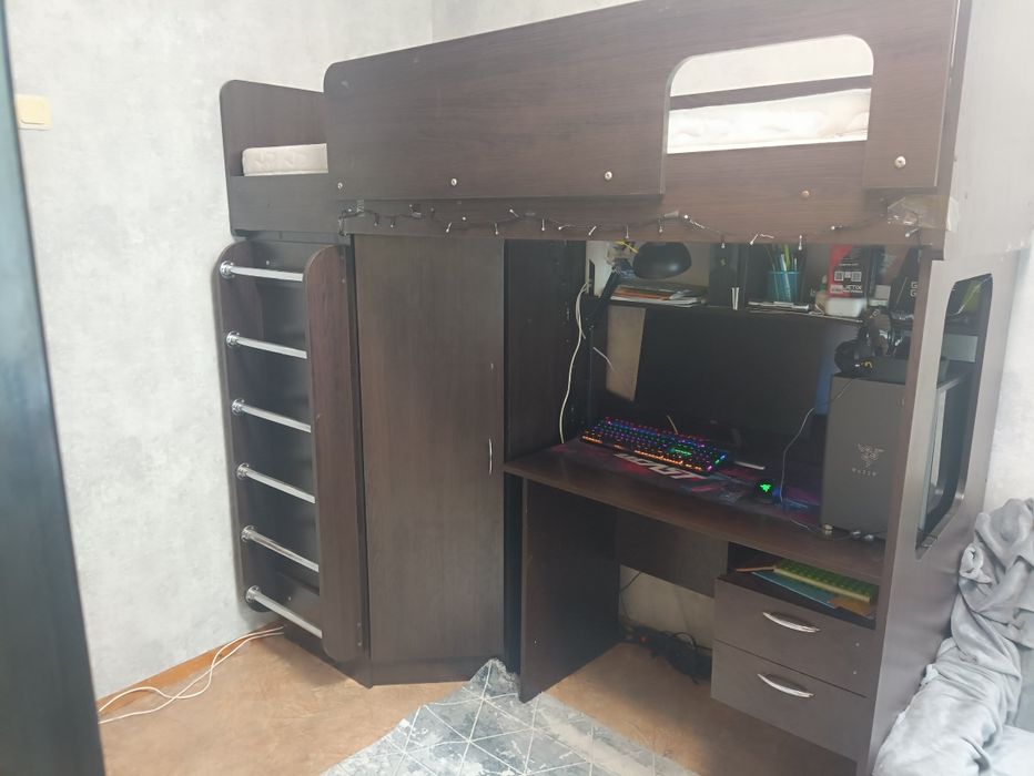 Кровать чердак с письменным столом