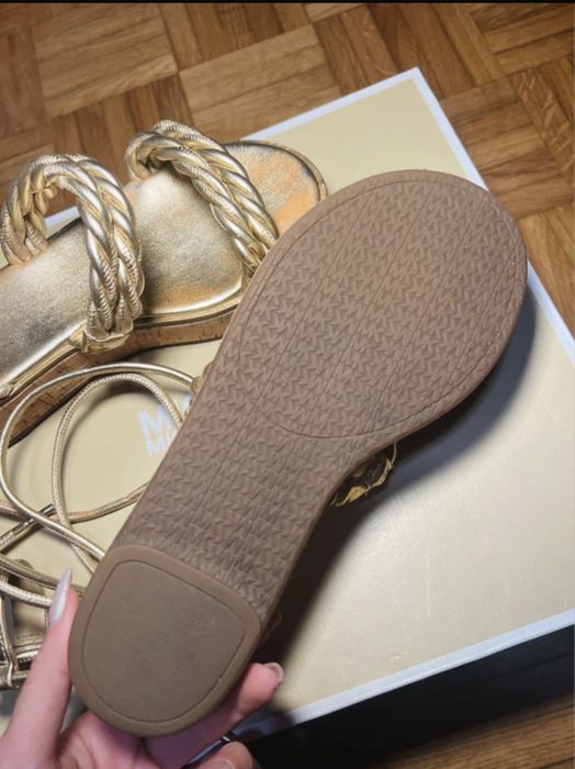 Sandálias plataforma MK