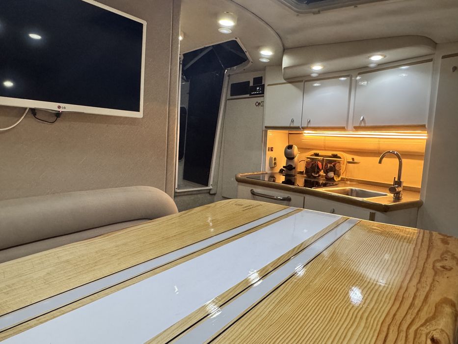 Maxum 2700 SCR - com lugar de marina e totalmente restaurado