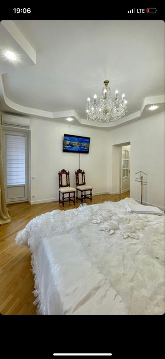 Подобов 2-ка в самому центрі, документи.