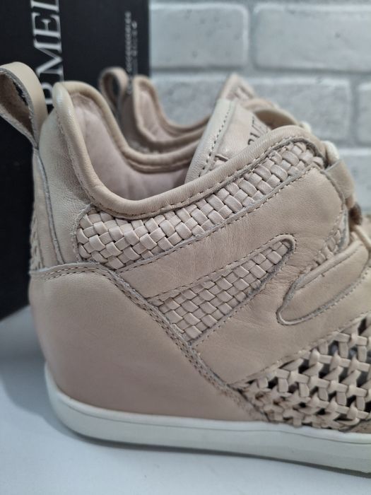Sneakersy na koturnie Carmela r.38 skóra naturalna