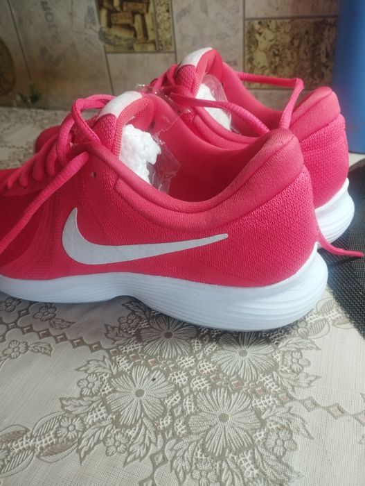 Жіночі кросівки Nike Revolution  40 розмір