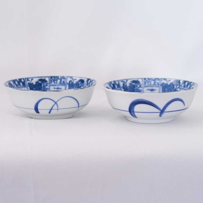 Conjunto de duas taças em porcelana oriental
