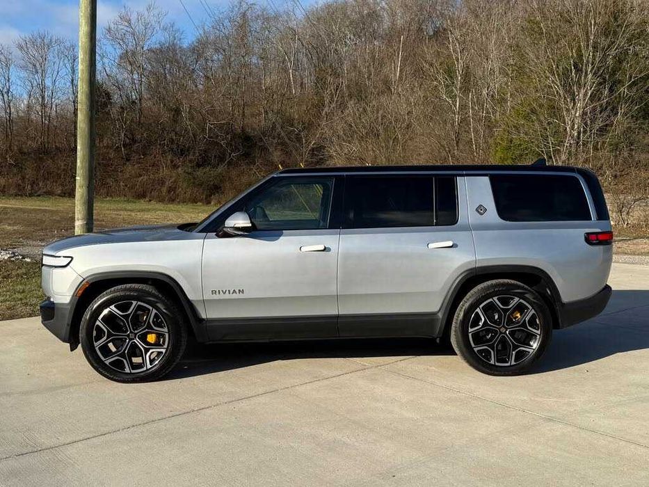 Rivian R1S EV 2023
