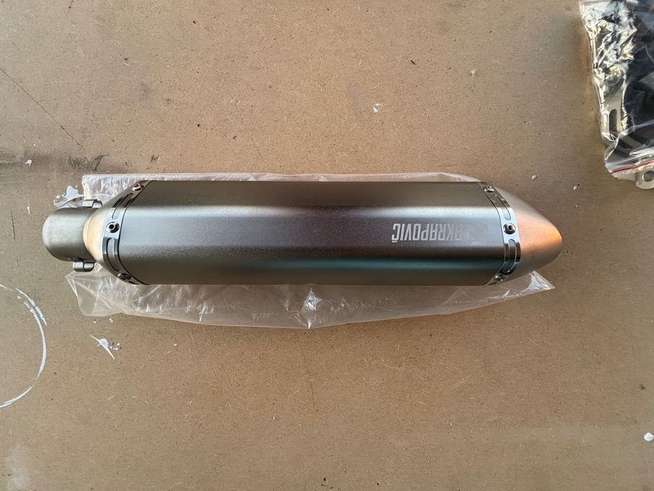Vendo escape Akrapovic